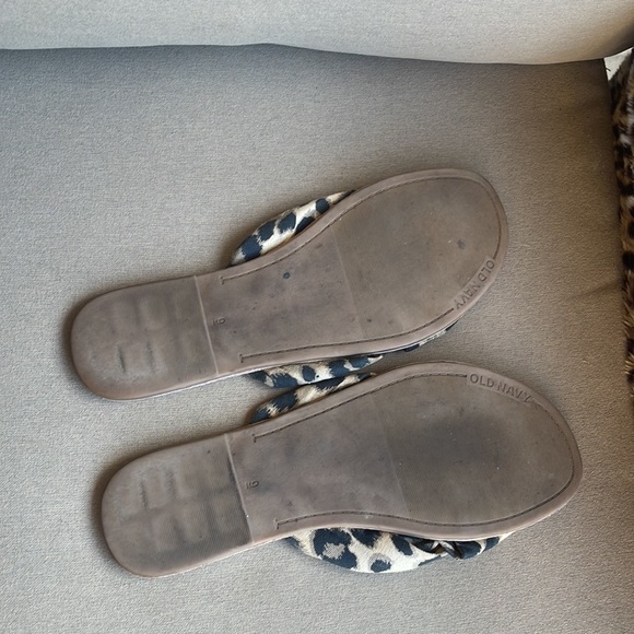 OLD NAVY CHEETAH PRINT SANDALS SIZE 9 - Picture 3 of 3